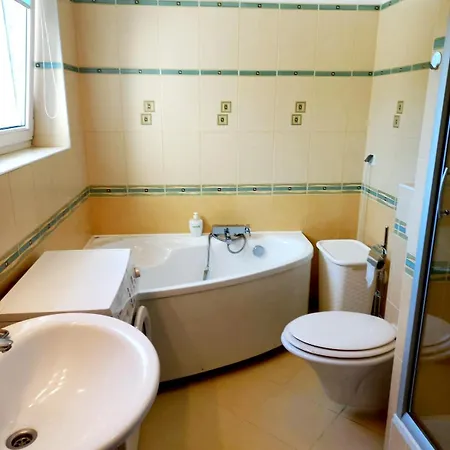 Casa vacanze Junona Dom 10 -15 Os Z Ogrodem, Obok Stegna I Jantar, Morze Bez Tlumow Junoszyno