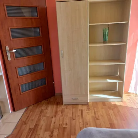 Junona Dom 10 -15 Os Z Ogrodem, Obok Stegna I Jantar, Morze Bez Tlumow