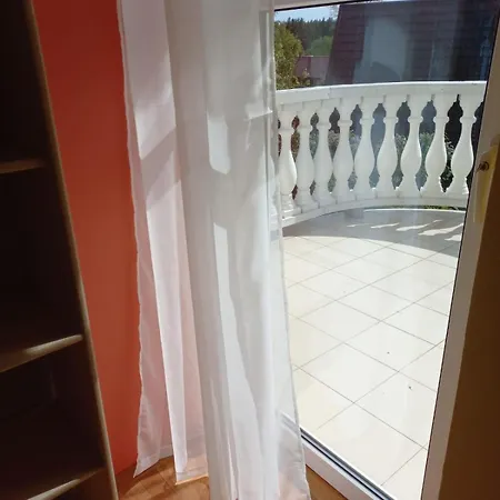 Junona Dom 10 -15 Os Z Ogrodem, Obok Stegna I Jantar, Morze Bez Tlumow * Junoszyno