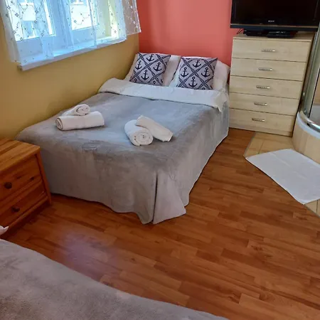 Casa vacanze Junona Dom 10 -15 Os Z Ogrodem, Obok Stegna I Jantar, Morze Bez Tlumow Junoszyno