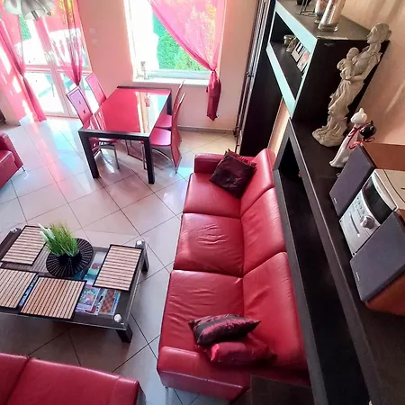 Junona Dom 10 -15 Os Z Ogrodem, Obok Stegna I Jantar, Morze Bez Tlumow Junoszyno
